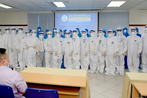 50 y, bác sĩ Bệnh viện Trung ương Huế xuất phát vào TPHCM hỗ trợ chống dịch Covid-19