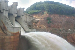 Hồ thủy điện Hương Điền bắt đầu vận hành xả nước về hạ lưu sông Bồ lúc 13 giờ ngày 8-11