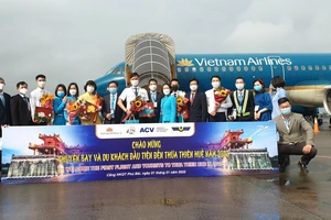Lễ đón chuyến bay và du khách đầu tiên đến Thừa Thiên - Huế đầu năm mới 2022