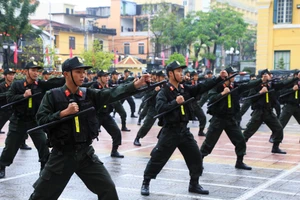 Biểu diễn võ thuật nghiệp vụ tại lễ ra mắt Tiểu đoàn Cảnh sát cơ động dự bị chiến đấu thuộc Công an tỉnh Thừa Thiên - Huế ​