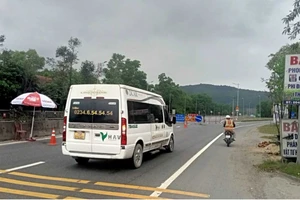 Phương tiện lưu thông trên QL1A hướng Nam- Bắc đi đèo nhưng vẫn phải nộp phí hầm đường bộ Phước Tượng ​