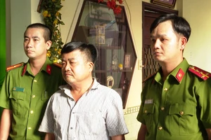 Cơ quan chức năng đọc lệnh bắt tạm giam Hồ Văn Nhật ​