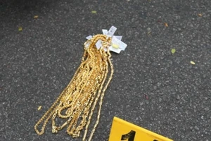 Vụ nổ súng cướp tiệm vàng ở Huế: Công an yêu cầu người dân giao nộp số vàng đã nhặt được