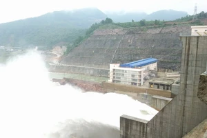 Thủy điện Hương Điền đang vận hành điều tiết qua tràn và tuabin với lưu lượng từ 800-1.000 m3/s