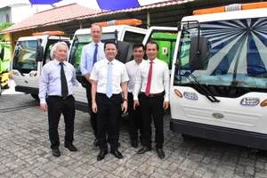 UNDP tài trợ bàn giao cho TP Huế 6 xe điện chuyên dùng thu gom rác