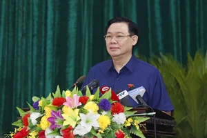 Chủ tịch Quốc hội Vương Đình Huệ phát biểu tại phiên khai mạc Kỳ họp thứ 18 HĐND tỉnh Quảng Trị. Ảnh: ĐẶNG LINH 