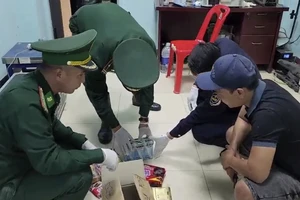 Bắt giữ 2.000 viên ma túy do Linh mua từ biên giới Việt Nam - Lào 