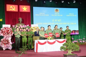 Lễ ký kết chương trình phối hợp thực hiện công tác Công an giữa Công an tỉnh Thừa Thiên Huế với Công an TPHCM và Công an TP Cần Thơ
