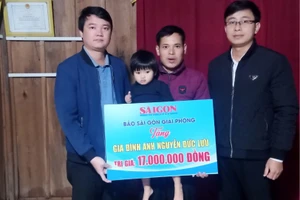 Trao 51 triệu đồng giúp 3 bệnh nhân nghèo ở Thừa Thiên Huế và Quảng Trị