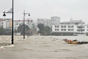 Thừa Thiên Huế mưa lớn, sạt lở núi khiến 2 người bị thương