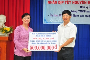 Chủ tịch HĐND TPHCM Nguyễn Thị Quyết Tâm thăm, tặng quà Tết đồng bào nghèo Tây Ninh