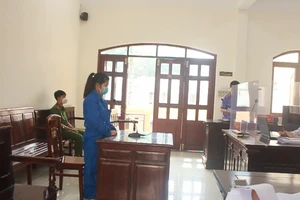 Bị cáo Ngô Hồng Nhung tại phiên tòa