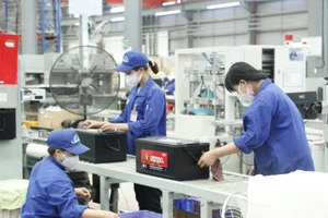 Kiểm tra sản phẩm trước khi xuất xưởng ở KCN Becamex - Bình Phước