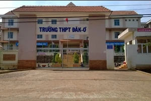 Bình Phước: Hiệu trưởng Trường THPT Đăk-ơ tử vong nghi do rơi từ tầng 3 xuống đất