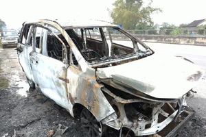 Chiếc xe bị hư hỏng nặng sau vụ cháy