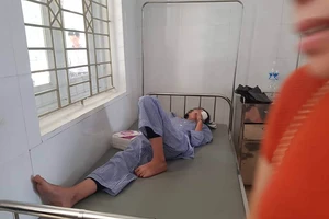 Học sinh Bùi Ng. Q. A. được điều trị tại bệnh viện