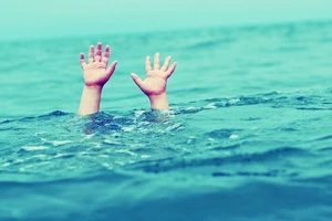 Một học sinh lớp 2 bị chết đuối dưới kênh nước