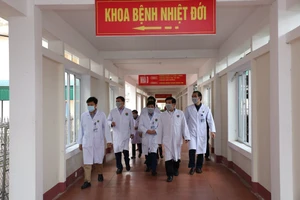 Lãnh đạo tỉnh Hà Tĩnh và ngành y tế đi kiểm tra công tác phòng, chống dịch bệnh tại bệnh viện