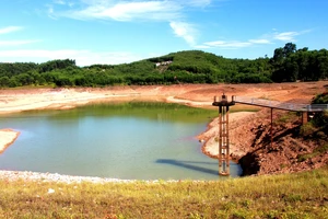 Nắng nóng kéo dài khiến nhiều hồ đập ở huyện Hương Khê bị cạn nước