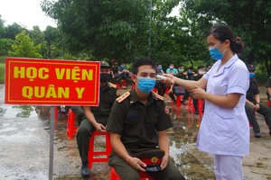 Bàn giao 112 học viên quân sự Lào sau thời hạn cách ly 14 ngày