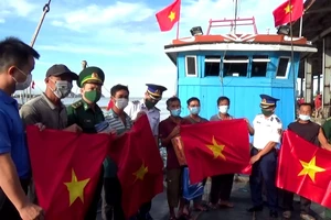 Cảnh sát biển đồng hành với ngư dân Hà Tĩnh