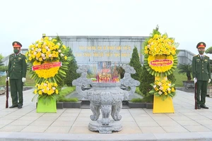Khu mộ cố Tổng Bí thư Hà Huy Tập (ở xã Cẩm Hưng, huyện Cẩm Xuyên, tỉnh Hà Tĩnh)