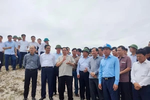 Thủ tướng Chính phủ Phạm Minh Chính cùng đoàn công tác khảo sát thực trạng mỏ sắt Thạch Khê