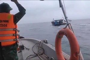 Lực lượng chức năng tổ chức tìm kiếm ngư dân P.T.L., mất tích trên biển 