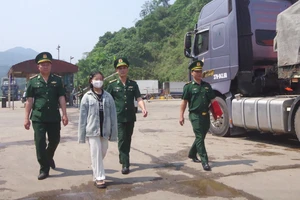 Lực lượng Bộ đội Biên phòng đưa cháu gái về Việt Nam an toàn 