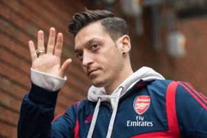 Mesut Oezil chính thức xác nhận đã rời Arsenal. 