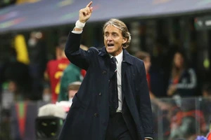 HLV Roberto Mancini kêu gọi các cầu thủ bình tĩnh và thể hiện sự dũng cảm.