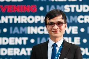 Nguyễn Thành Vinh đại diện tiêu biểu cho những người khiếm thị vượt qua giới hạn của bản thân