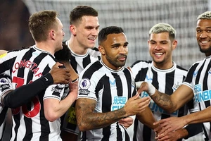 Newcastle củng cố vị trí trong tốp 4 với chiến thắng 5-1 trước một chủ nhà West Ham.