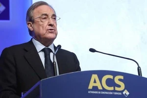 Xuất thân là một kỹ sư xây dựng, Perez trở thành Chủ tịch Tập đoàn xây dựng ACS từ năm 1997 và Real Madrid