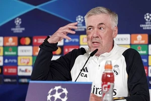 HLV Carlo Ancelotti thừa nhận khó khăn để chọn thủ môn khi Real Madrid chơi trận chung kết Champions League với Borussia Dortmund.