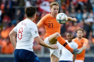 Tiền vệ Frenkie de Jong với sự quan trọng của mình nên có tên dù đang hồi phục chấn thương.