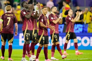 Đội tuyển Bỉ có 3 điểm đầu tiên sau chiến thắng 2-0 trước Romania