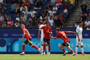 Olympic Tây Ban Nha đã hoàn thành mục tiêu 3 điểm trong ngày ra quân