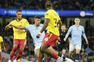 Matheus Nunes ghi bàn đầu tiên giúp Man.City đánh bại đội bóng cũ Watford 2-1.