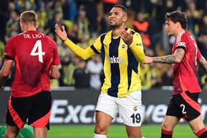 Fenerbahce cầm hòa Man.United với tỷ số 1-1 ở Europa League vào thứ Năm.