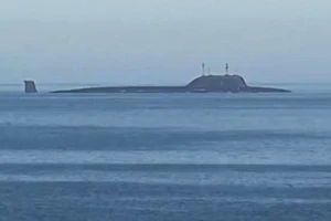 Một chiếc tàu ngầm của Hải quân Nga hoạt động trên biển. (Ảnh: Bộ Quốc phòng Nga)