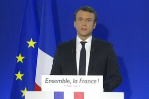 Emmanuel Macron phát biểu tại trụ sở chiến dịch tranh cử ở Paris sau chiến thắng trong cuộc bầu cử tổng thống ngày 7-5-2017. Ảnh: AP