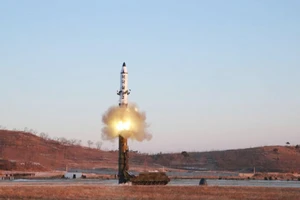 Hình ảnh phóng thử tên lửa Pukguksong-2 do KCNA công bố