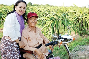 Tác giả gặp lại Anh hùng LLVT Phạm Thị Mai (Tám Tiệm) sau 24 năm