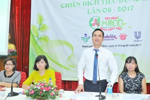 Tổng Giám đốc Sài Gòn Coop Nguyễn Thành Nhân cung cấp thông tin về chương trình thực hiện tại Co.opmart Ảnh: CAO THĂNG