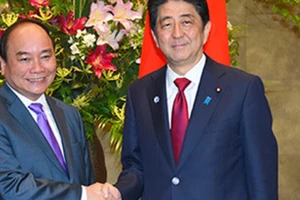 Thủ tướng Nguyễn Xuân Phúc và Thủ tướng Nhật Bản Shinzo Abe tại Tokyo, tháng 5-2016