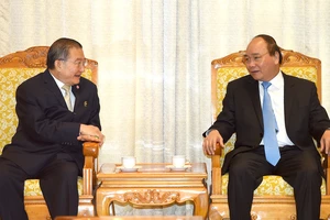 Thủ tướng Nguyễn Xuân Phúc và ông Charoen Sirivadhanabhakdi, Chủ tịch Tập đoàn TCC (Thái Lan). Ảnh: VGP