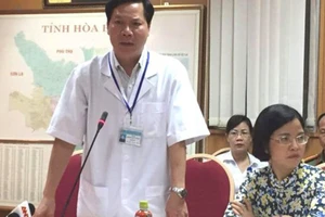 Ông Trương Quý Dương, Giám đốc Bệnh viện đa khoa tỉnh Hòa Bình đã bị đình chỉ công tác