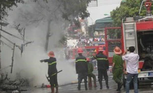 Kịp thời dập tắt vụ cháy tại phố Thái Hà, Hà Nội 