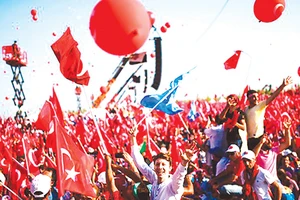 Người dân Thổ Nhĩ Kỳ diễu hành tại Istanbul ủng hộ Tổng thống T.Erdogan